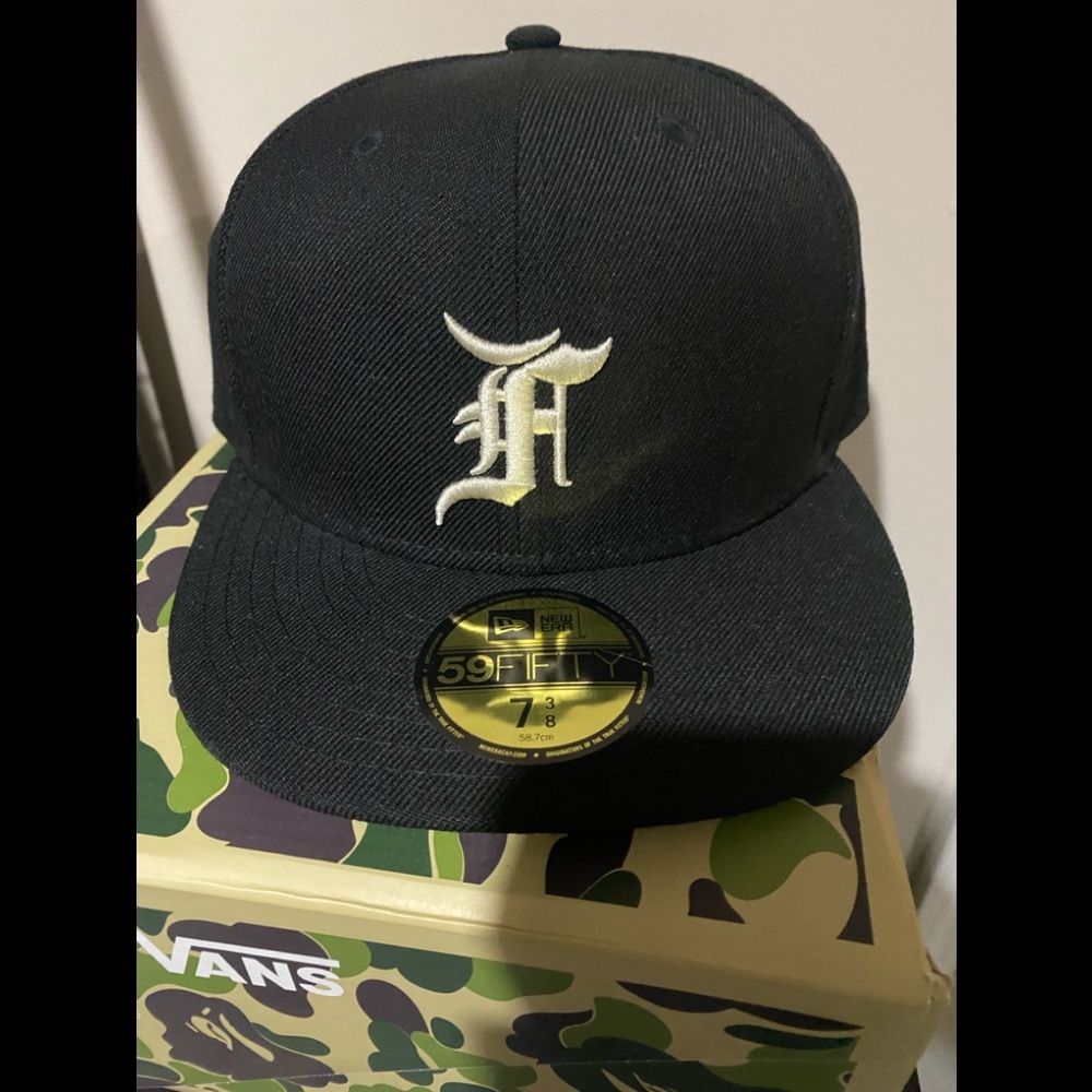 Fear of god essentials black new era cap fog